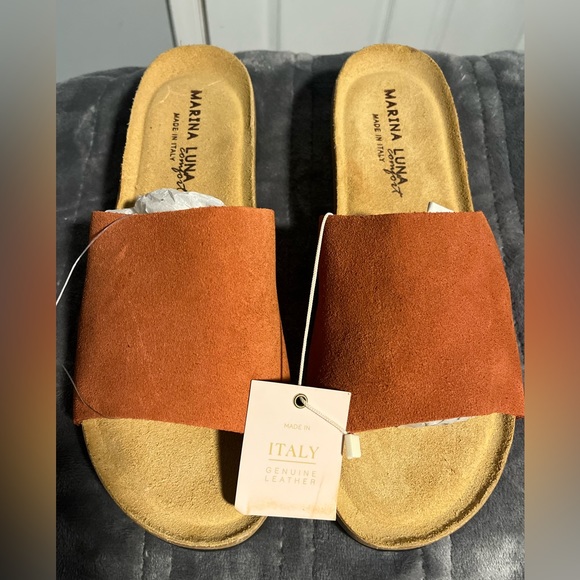 Low Wedge Genuine Leather Sandal - Picture 4 of 9